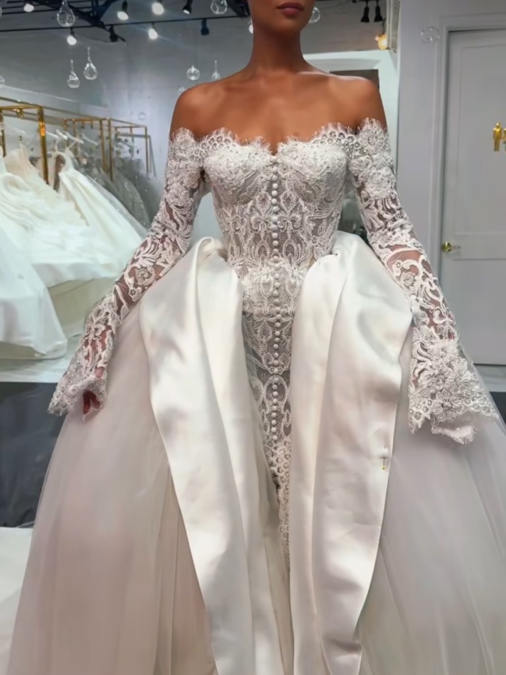 Luxury wedding dress